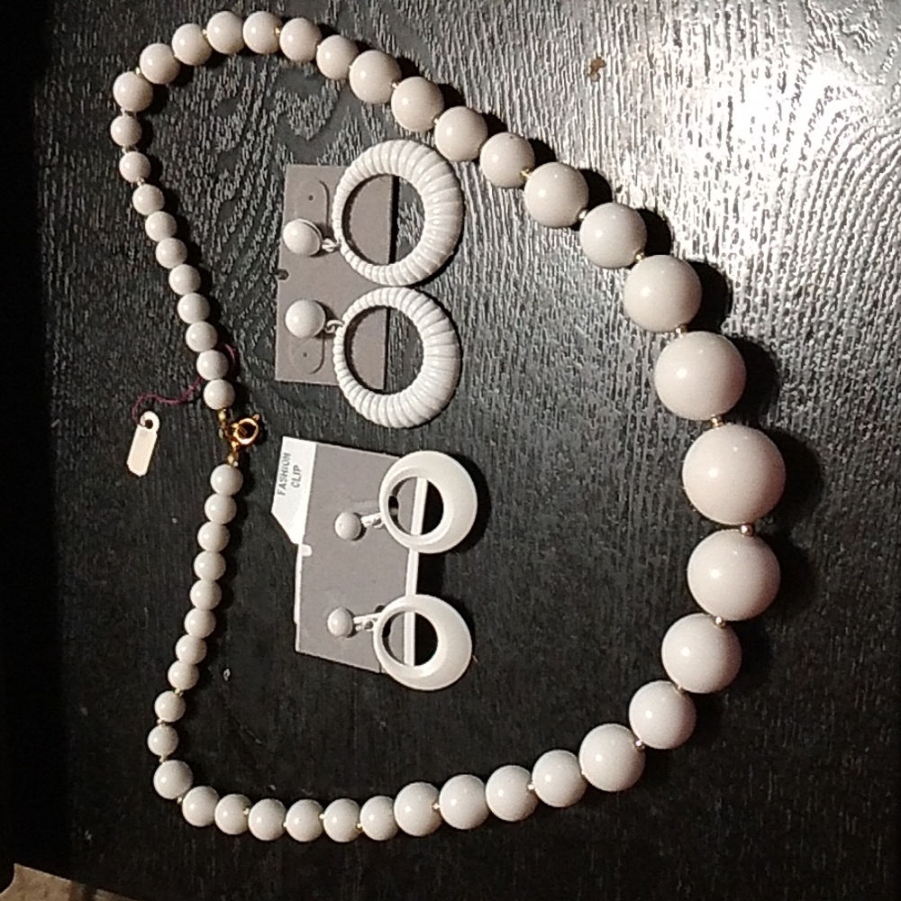 Graduated white bead necklace with choice of clipon or post hoop earrings